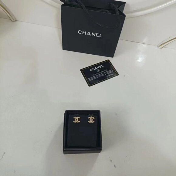 ✅Chanel classic double C small gold earrings - Picture 3 of 5